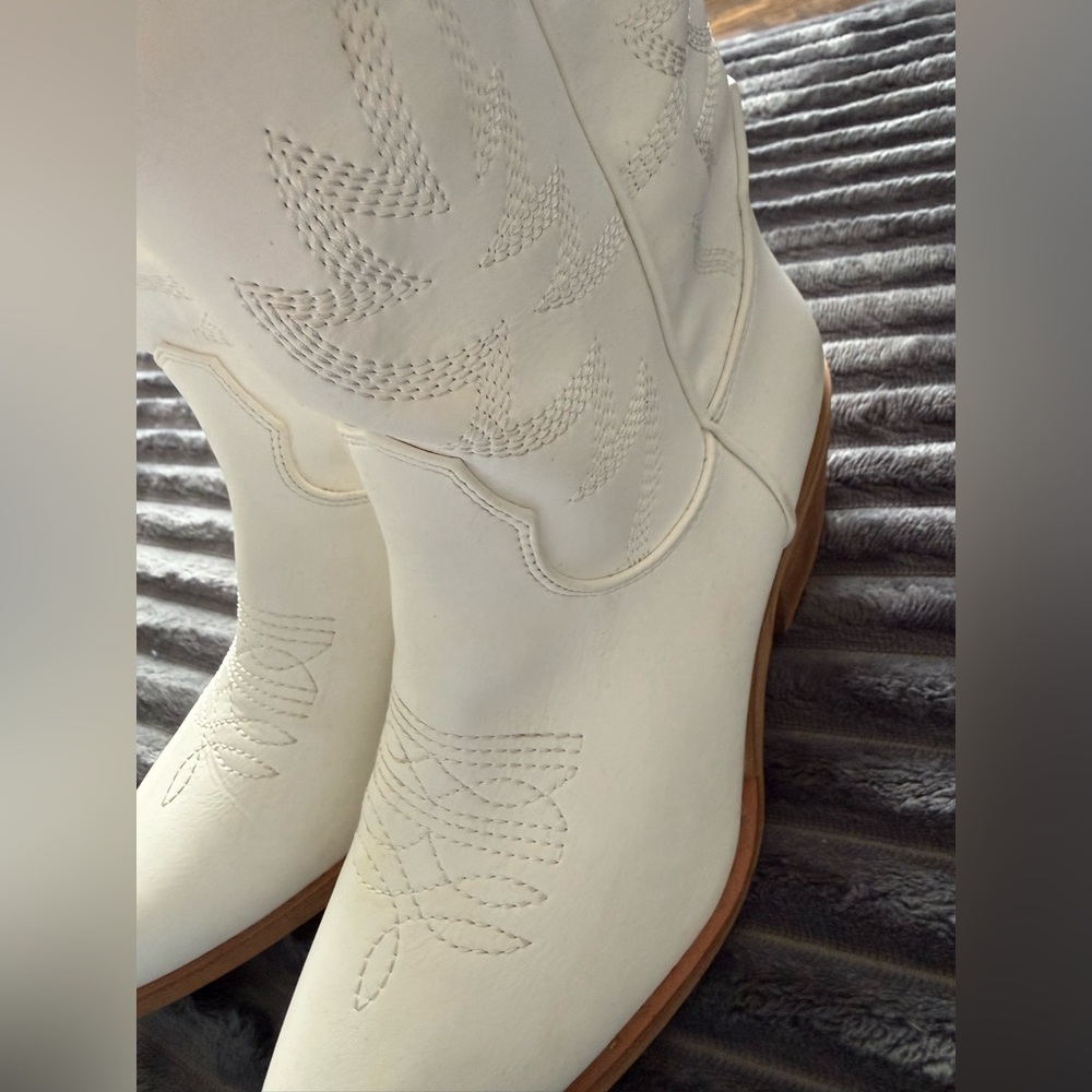 Miim White Women's Western Ankle Boots - Stylish Embroidered Leather - Picture 6 of 6